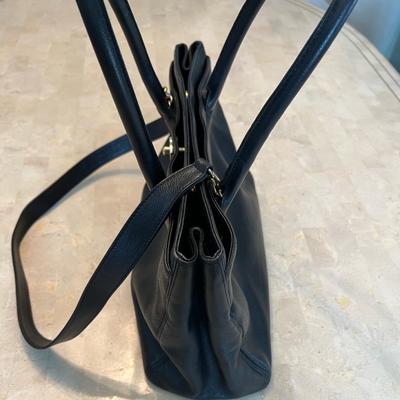 CHANEL Executive Cerf Black Tote - Picture 2 of 8